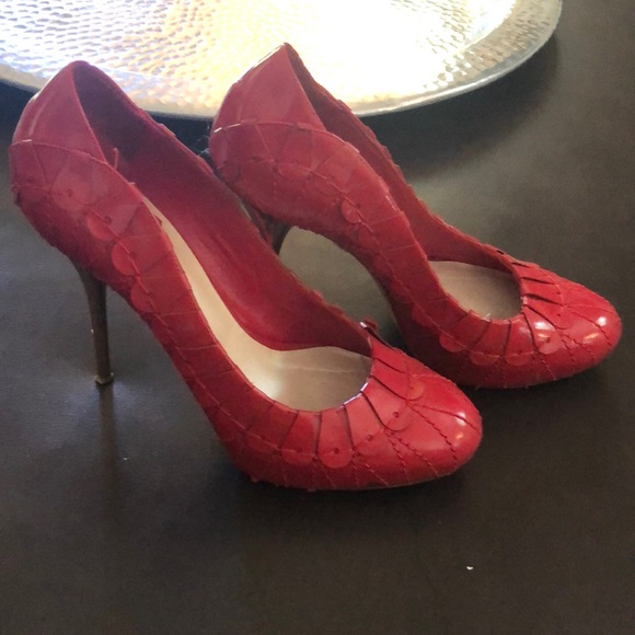 Christian Dior’s red scallop detail Serpent pumps - Picture 3 of 7